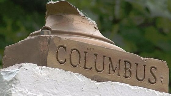 Usa, guerra delle statue: sarà abbattuto busto di Colombo a New York