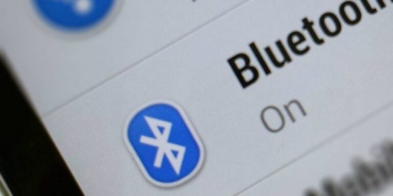 Bluetooth a rischio: miliardi di dispositivi vulnerabili. Scoperto virus in grado di violare uno smartphone in 10 secondi