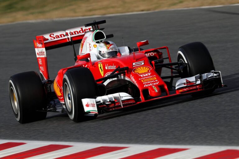 Vettel ultimo al GP di Sepang. La Ferrari ha rotto il motore