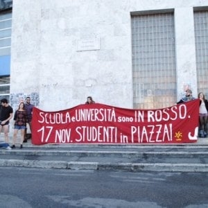 Studenti in piazza contro legge di bilancio e l’alternanza scuola-lavoro