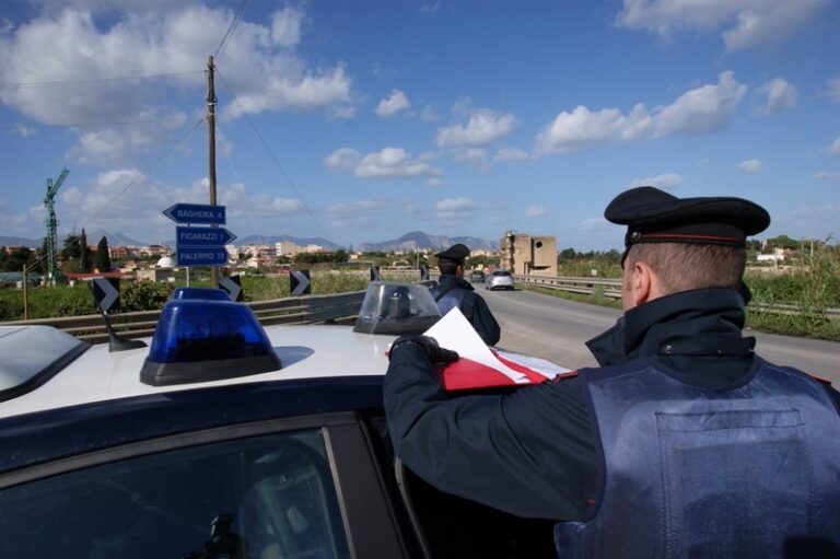 Due 18enni tentano un furto in una parrucchieria. Arrestati dai carabinieri