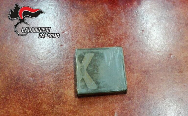 Deteneva illegalmente hashish: arrestato dai Carabinieri