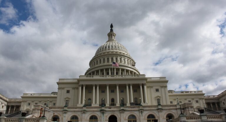 Il Senato Usa approva la grande riforma delle tasse. Favoriti aziende e ricchi