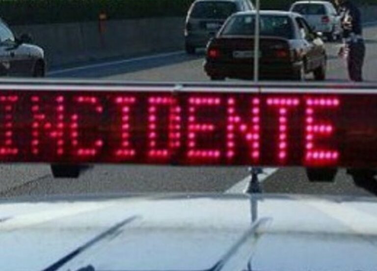 Un morto e due feriti in autostrada tra Enna e Caltanissetta. Bloccata la A19 PA-CT in entrambe le direzioni
