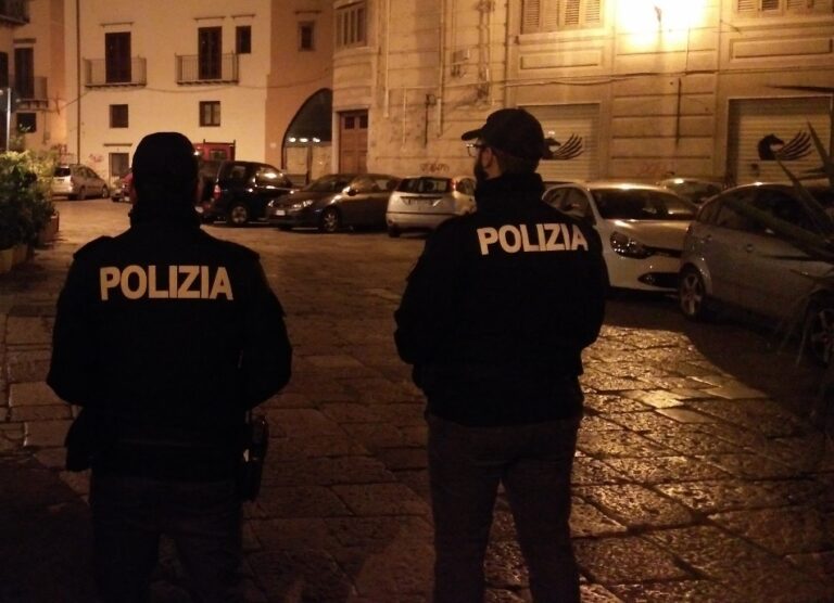 Si era “appropriato” di una piazza con sedie e tavolini. La Polizia sanziona titolare di un pub