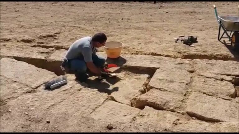 Procede lo scavo del teatro ellenistico di Agrigento