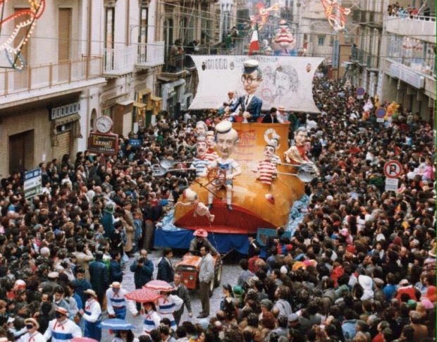 Il sindaco di Termini vieta petardi, bottiglie e bombolette per il Carnevale