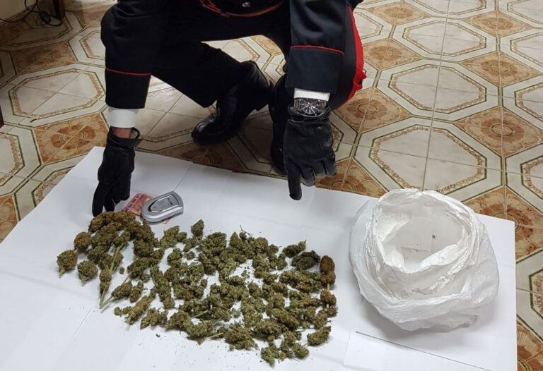 Trovato in casa con 180 grammi di marijuana, i Carabinieri arrestano 30enne