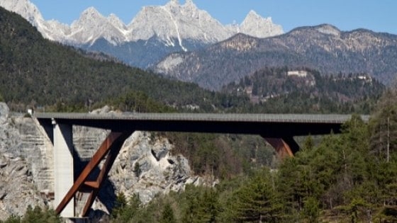 Ragazza dispersa ritrovata morta sotto un ponte