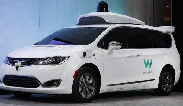 Da Fca a Google le auto per il taxi a guida autonoma