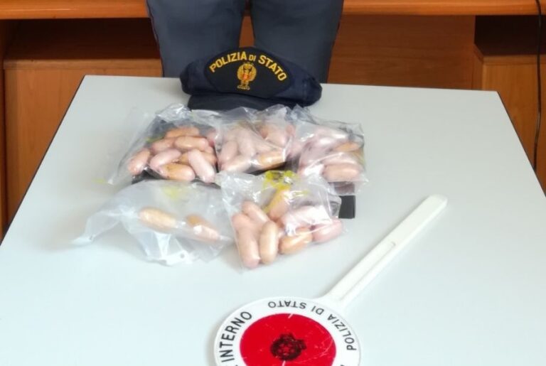 Aveva ingerito 40 ovuli contenenti ½ chilo di cocaina. Polizia arresta corriere di droga nigeriano