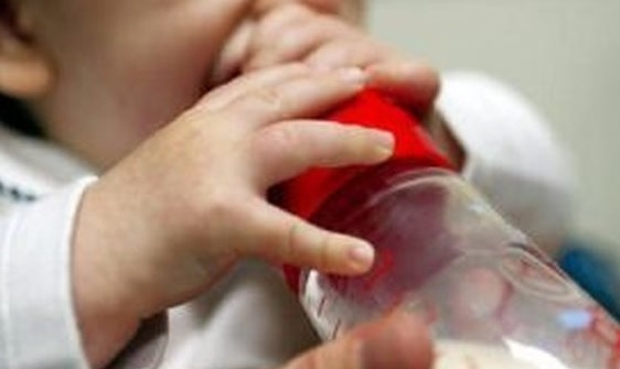 Latte in polvere per neonati con salmonella. Almeno 37 i bambini colpiti