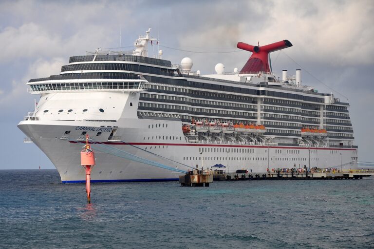 Maxirissa con 30 persone sulla nave da crociera Carnival Legend: una “battaglia” durata tre giorni