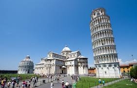 A Pisa motociclista spara e ferisce quattro persone