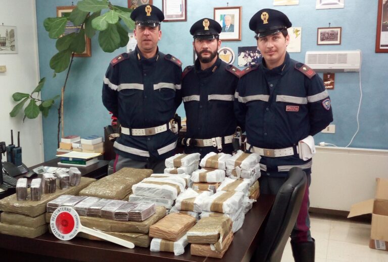 Termini Imerese. Trasportava 126 kg di hashish: napoletano arrestato al casello autostradale di Buonfornello