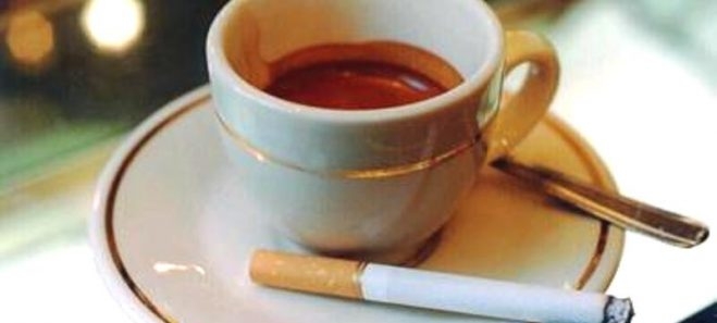 California: il caffè, come le sigarette, dovrà avere l’etichetta «Può provocare il cancro»