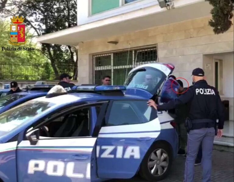 Suocero e genero arrestati per rapina. Adocchiavano persone dentro le banche e fuori li aggredivano