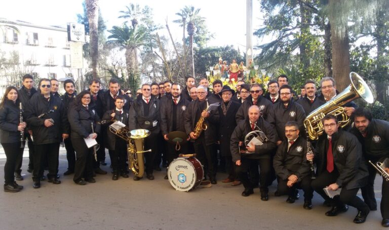 La banda di Gratteri a Caltanissetta per il Giovedì Santo con la Sacra Urna