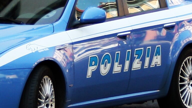 Tratto in arresto un uomo intercettato dopo aver commesso un furto su un’autovettura in sosta