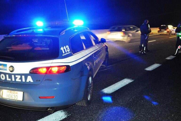Esce di casa con l’intenzione di suicidarsi. La Polizia lo rintraccia e lo salva