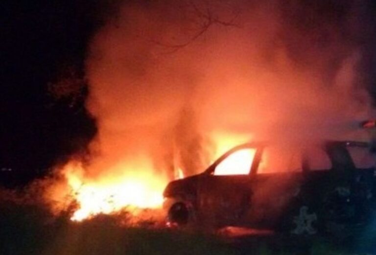Incendia l’auto dell’ex convivente e intossica 7 persone. Arrestato