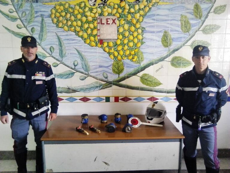 Ruba contatori per la fornitura idrica da esercizi commerciali e condomini. Denunciato dalla Polizia