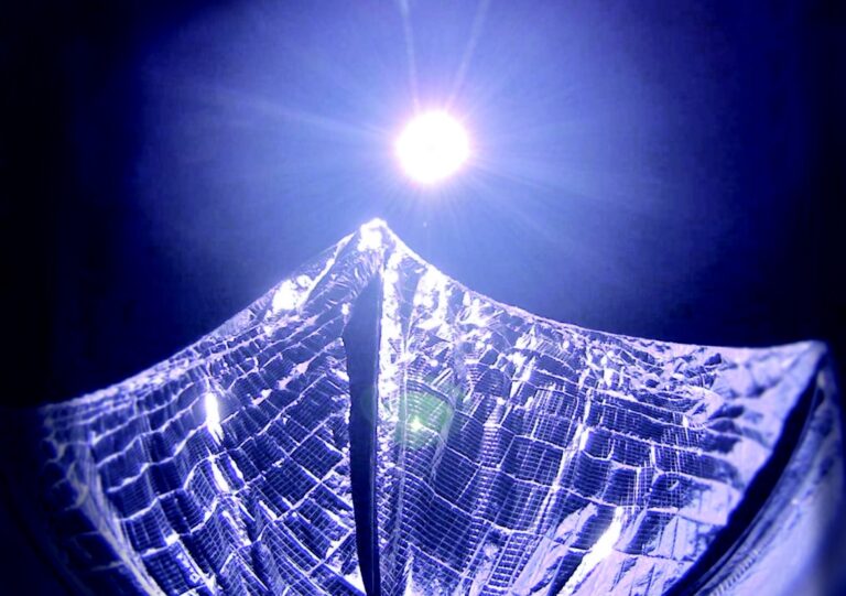 “We lost the sea”. All’arsenale della Marina Regia la grande istallazione di Federica Di Carlo mette in scena il respiro della Terra: per riflettere sulla situazione climatica attuale