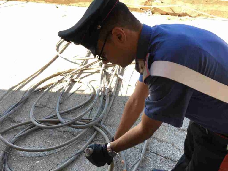 Ruba 500 metri di cavi in rame della Telecom. Arrestato dai Carabinieri