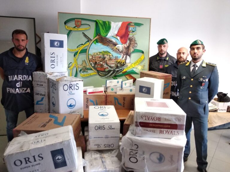 Guardia di Finanza sequestra 300 kg di sigarette di contrabbando e arresta 3 persone
