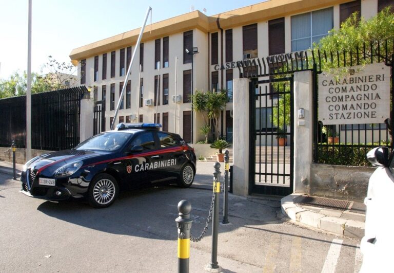 Due arresti a Trabia. Estorsioni aggravate dal “metodo mafioso” per la gestione del parcheggio di un lido