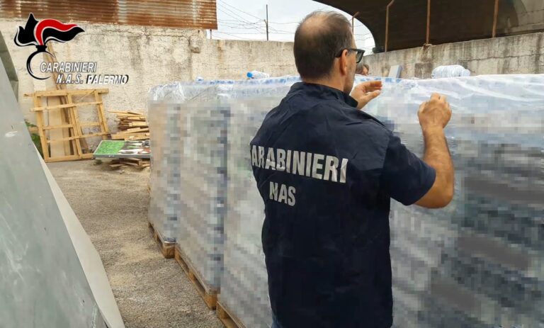 Sequestrate 30.000 bottiglie di acqua minerale in cattivo stato di conservazione: dovevano essere vendute ai fedeli in occasione della visita del Papa