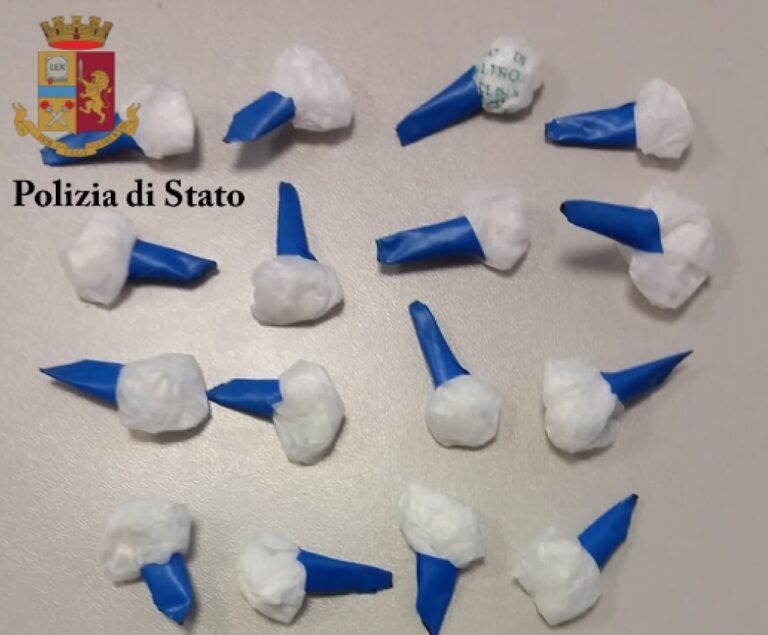 Polizia arresta un pusher sorpreso in strada con numerose dosi di cocaina