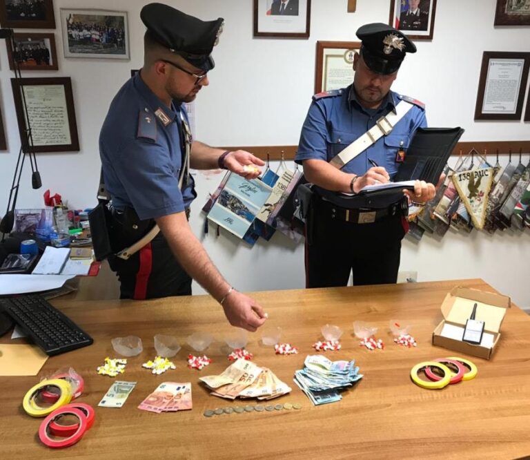 Cocaina occultata tra le confezioni di caramelle. Carabinieri arrestano pusher