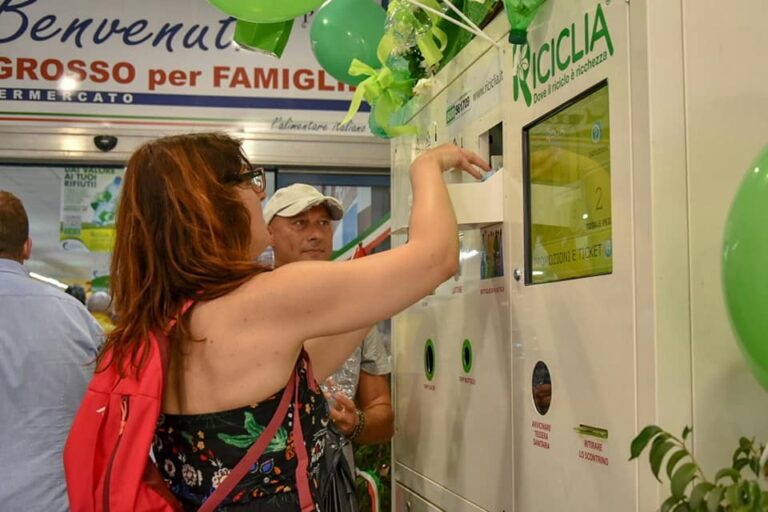 Trabia, sconti e buoni spesa in cambio della plastica: aprono gli ecocompattatori