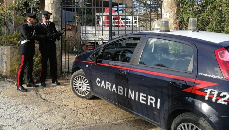 Asporta un cancello da un’abitazione di campagna. Arrestato dai Carabinieri