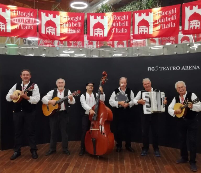 “I cantori di Dafni” dell’Associazione Città di Cefalù a Bologna al Festival dei Borghi più belli d’Italia