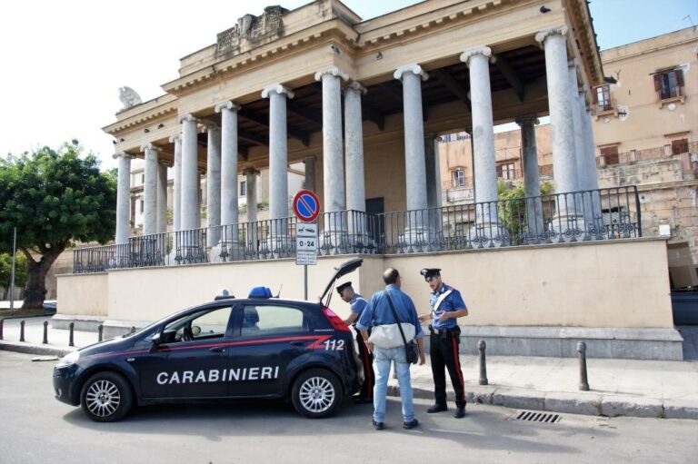 Blitz dei Carabinieri contro i parcheggiatori abusivi: 43 sanzionati per 35.000 euro