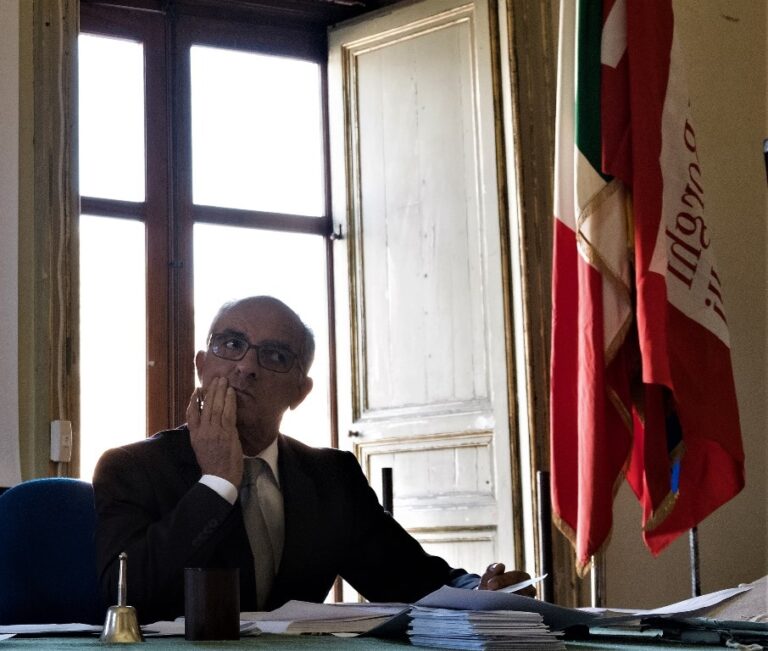 Petralia Soprana. Il segretario comunale Lapunzina va in pensione e rinuncia a giorni di ferie per assicurare il servizio