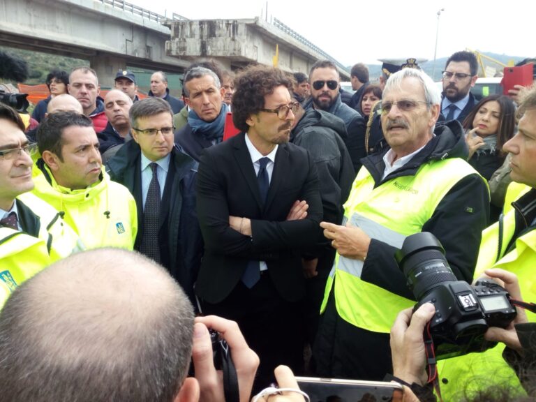 Il Ministro dei Trasporti Toninelli in visita al viadotto Himera: presenti gli attivisti M5S madoniti, alcuni Sindaci e amministratori locali