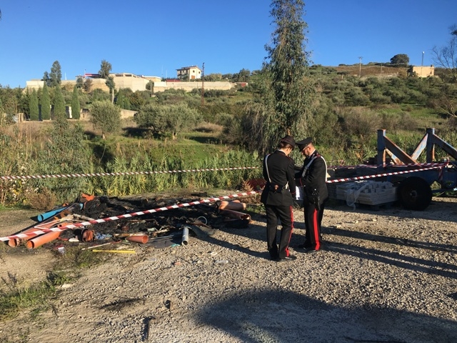 Ciminna, Carabinieri arrestano pensionato sorpreso a bruciare rifiuti speciali nel proprio terreno