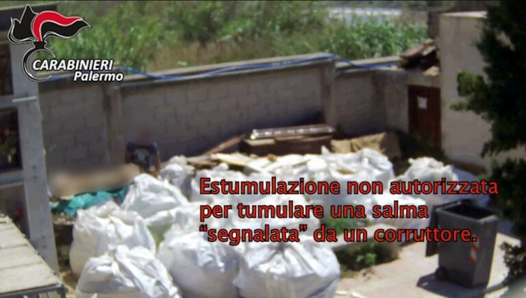 Per accelerare le tumulazioni spostavano cadaveri in cambio di mazzette. 7 persone arrestate a Bagheria e 34 indagati