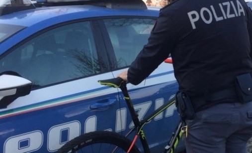 Dopo un breve inseguimento nel traffico cittadino, tratto in arresto pregiudicato per furto di una bicicletta