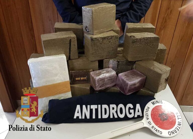 Termini Imerese, al casello autostradale di Buonfornello la Polizia arresta un 26enne con 25 kg di stupefacente. Valore: duecentocinquantamila euro