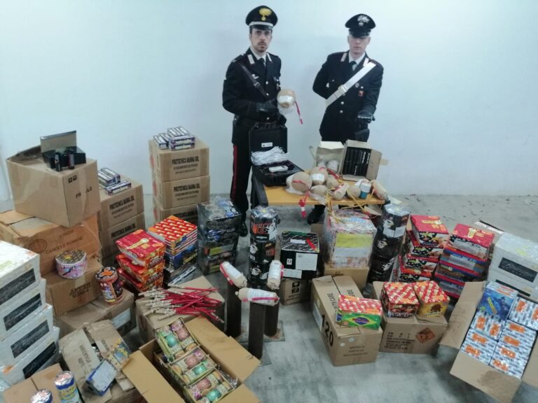 Deteneva in casa un deposito di “fuochi d’artificio”: arrestato 42enne