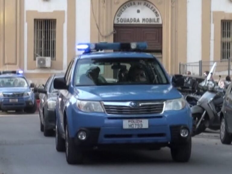 Arrestato ladro seriale di esercizi commerciali. Si era accanito particolarmente contro un noto cinema: ogni mese un furto