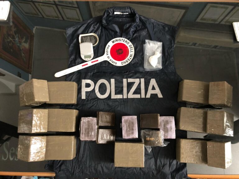 Polizia sequestra 15 chilogrammi di hashish. Arrestato incensurato