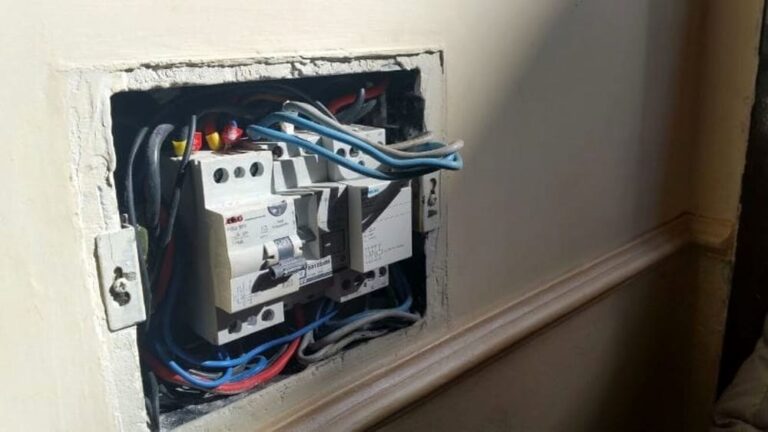 Da favoreggiatore della latitanza di Bernardo Provenzano a ladro di energia elettrica: Carabinieri arrestano 79enne di Ciminna per allaccio abusivo