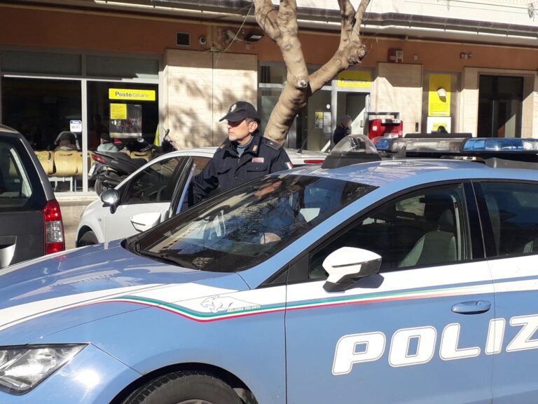Arrestati due malviventi dopo sei mesi: avevano aggredito e buttato dalle scale una donna per rapinarla di 350 euro