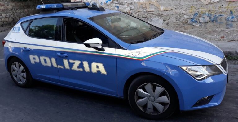 In tre svaligiano un appartamento. La Polizia li arresta e recupera l’intera refurtiva