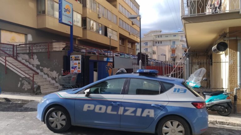 Polizia sventa furto di un furgone carico di dolciumi
